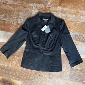 NWT Ann Taylor Black Fitted Blazer Jacket / Two Buttons. Crisp cotton. Size 0.